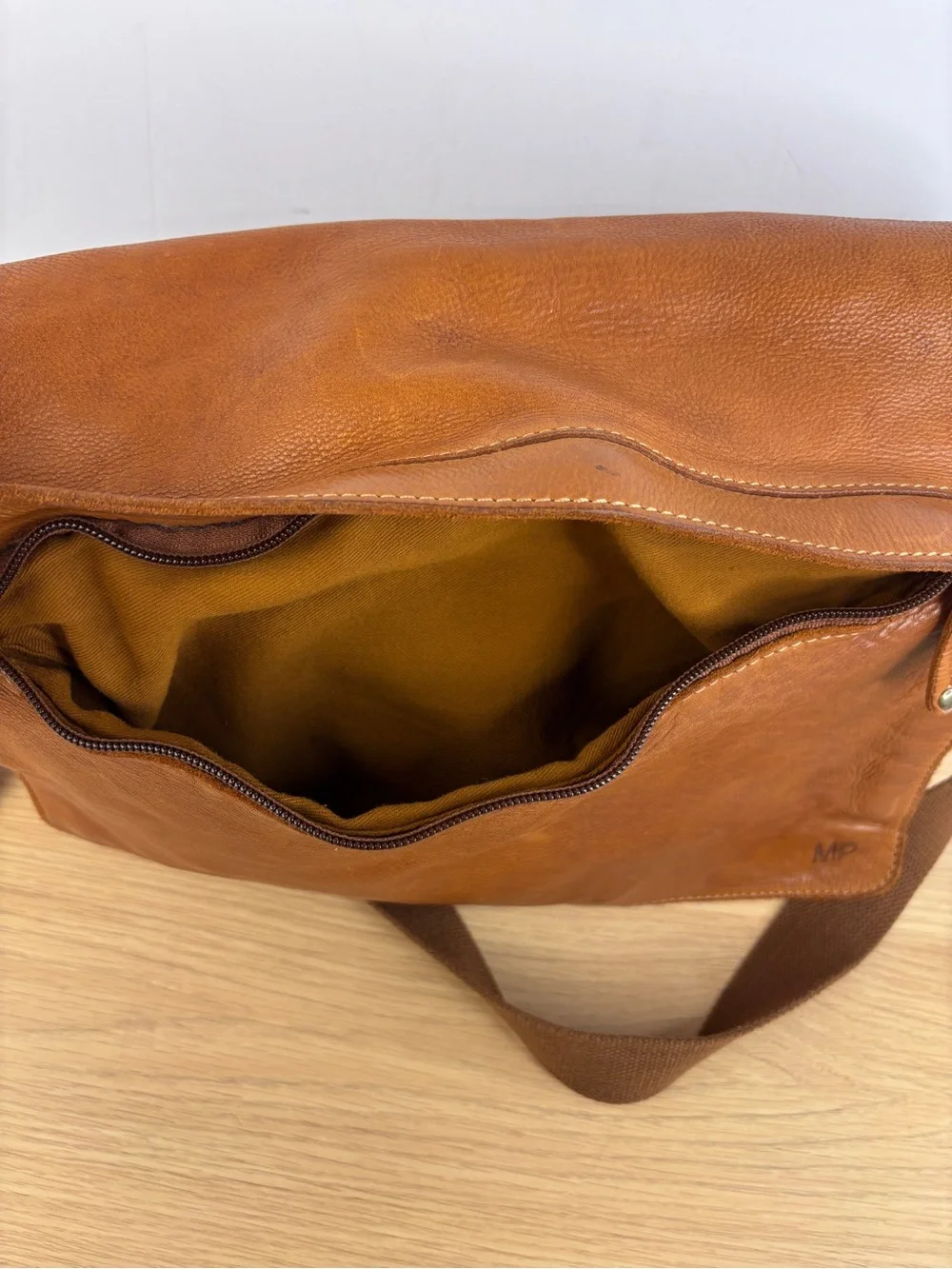 Marta Ponti Oslo Cognac Leather Messanger Shoulder Bag LIKE NEW!
